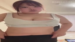 ぽっちゃり爆乳脱衣自撮り