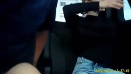 車内フェラ口内発射 へそに絆創膏