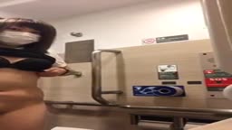 立ちオナニー自撮り