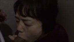 個撮　公衆便所でブスフェラ口内射精