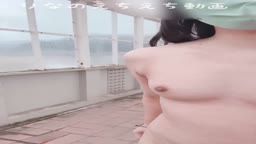 歩道橋で全裸露出オナ