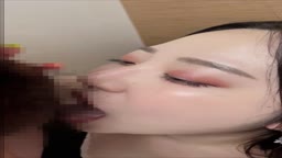 少しふくよかな女の子　フェラからの顔射