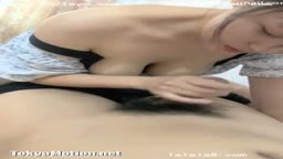 【中国人】産後の巨乳ママが母乳垂らして騎乗位