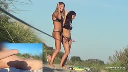 beach flash-2 cuties enloyed it