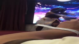 真横視点　人前でポロリしながらダンス