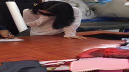 服屋露出　店長の前で服を脱ぐ　2