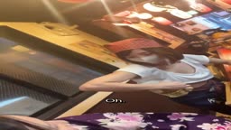 居酒屋店員ポロリ