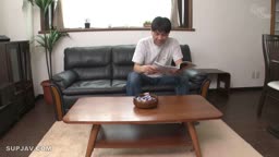 「新しいママがブラジャーを着けてなくてあまりに無防備だから、実は・・・