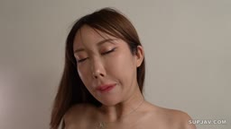 スタイル抜群の港区女〇！パイパンマンコを自ら開脚して腰振り騎乗位で即イキ→締め付け抜群のヒクヒク敏感おまんこに奥までぶち込み種付け発射