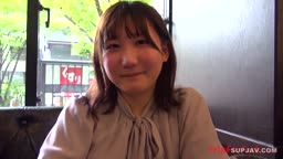 アンパンマン顔の女子大生さくらちゃん。待ち合わせ場所で野外オナニーしてました。他の部屋から聞こえる喘ぎ声に興奮し部屋に入るなり即尺即ハメ。妊娠もOK。底知れぬ性欲に中出し4発！