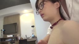 スレンダー体形の眼鏡娘が制服を脱ぐと意外に大きなピンク色の乳輪が妙に色っぽい