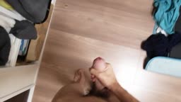 18歳の一人称視点全裸オナニー