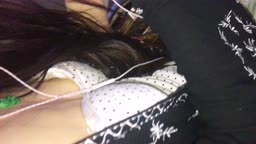 胸チラ