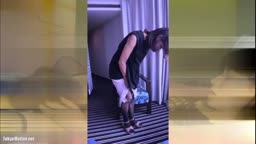 年下彼氏のためなら何でもしちゃう熟女