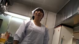 社員食堂の巨乳なおばちゃん