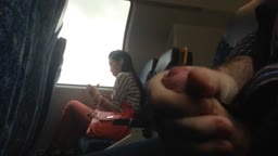 Gozando para asiática no trem