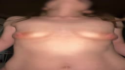 視界を塞ぐほどの乳揺れ！シンママに完全に支配される濃厚騎乗位