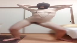 乳首とクリちんぽクリップで挟んでガニ股ちん媚びダンス