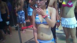 プール　巨乳ちゃん