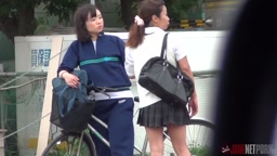 お外で潮吹きオナニー