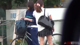 お外で潮吹きオナニー