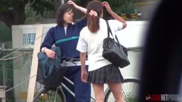 お外で潮吹きオナニー