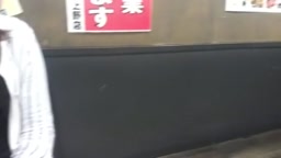 居酒屋で露出