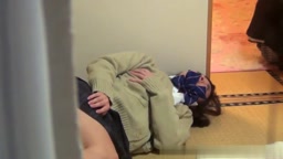 親に隠れてオナニー