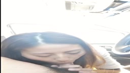 人妻 車内フェラ ゴックン