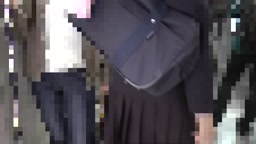 yuzu032【電車痴漢】顔出し制服JK★真面目そうな読書美少女★パンツはいたまま大量お漏らし！★さらに便乗痴漢がチ○コこすりつけの暴走！.mp4