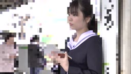 yuzu032【電車痴漢】顔出し制服JK★真面目そうな読書美少女★パンツはいたまま大量お漏らし！★さらに便乗痴漢がチ○コこすりつけの暴走！.mp4