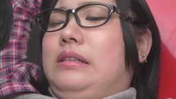 ぽっちゃり垂乳眼鏡