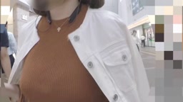 上半身全部おっぱい　Qカップ以上　超乳　素人　着衣　揺れ　