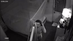 黑客破解家庭网络摄像头偷拍极品模特级别怀孕准备生二胎的媳妇和老公做爱女儿在一旁看着 - TOKYO Motion->