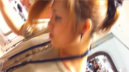 アパレル店員さんの胸チラ7