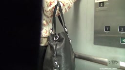 野外排尿する女たち 9