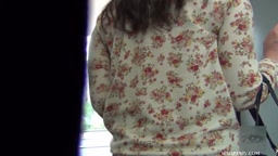 野外排尿する女たち 9