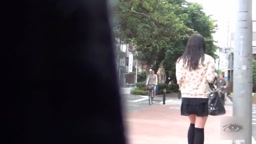 野外排尿する女たち 9