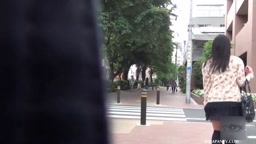 野外排尿する女たち 9
