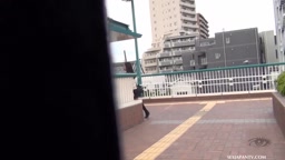 野外排尿する女たち 9
