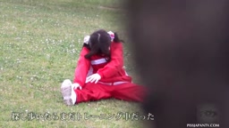野外排尿する女たち 19