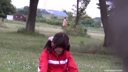 野外排尿する女たち 19