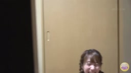 Japanese girls pee in the bathroom