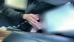 金髪ママの車内フェラ抜き