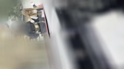 金髪ママの車内フェラ抜き