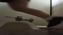 偷拍女孩上廁所