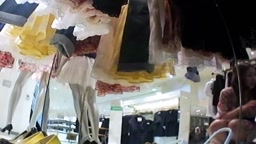 店員 パンチラ