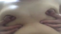 孤独な妻の大きな乳首 1