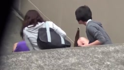 階段でおしっこぶっかけるJK