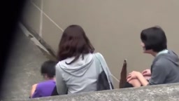階段でおしっこぶっかけるJK